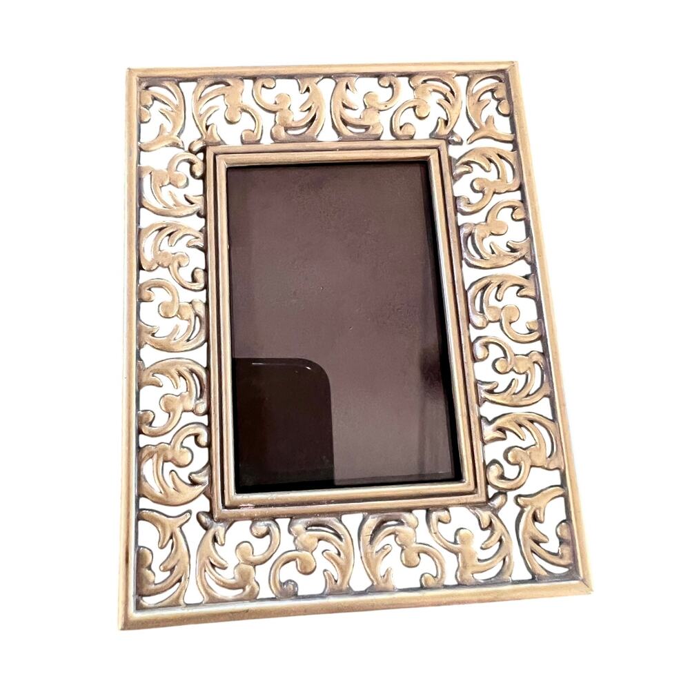 Vintage metal ornate picture photo frame 2x3 brass tone table stand home decor